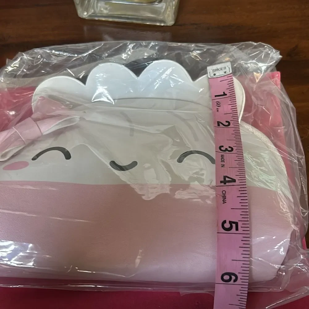 Cosmetic bag NwT dumpling pink and white motive